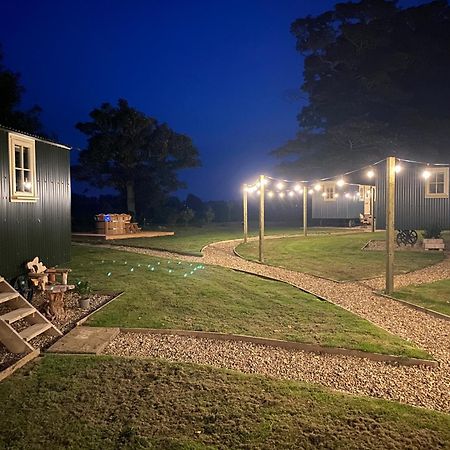 The Shepherds Huts & The Well Lodge At Ormesby Manor Ormesby Saint Michael Dış mekan fotoğraf