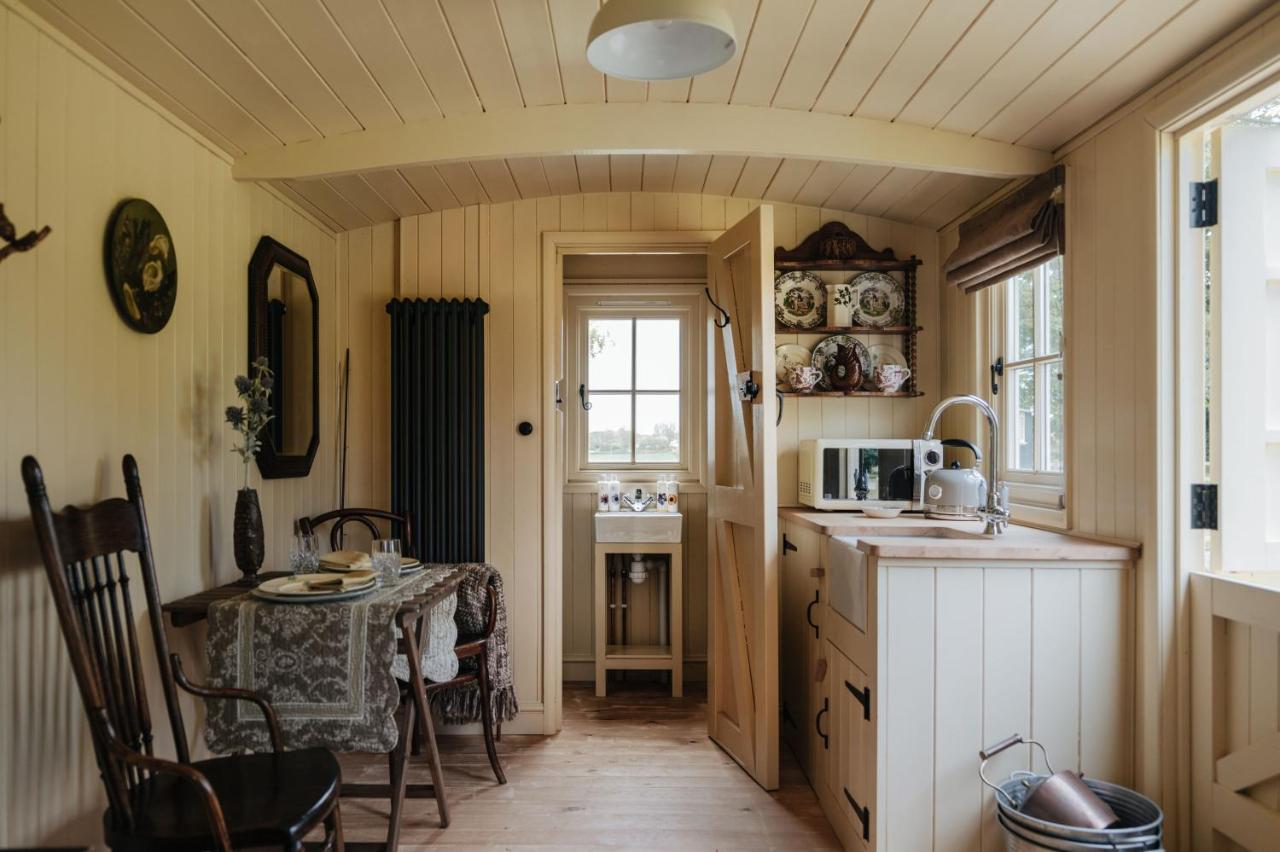 The Shepherds Huts & The Well Lodge At Ormesby Manor Ormesby Saint Michael Dış mekan fotoğraf