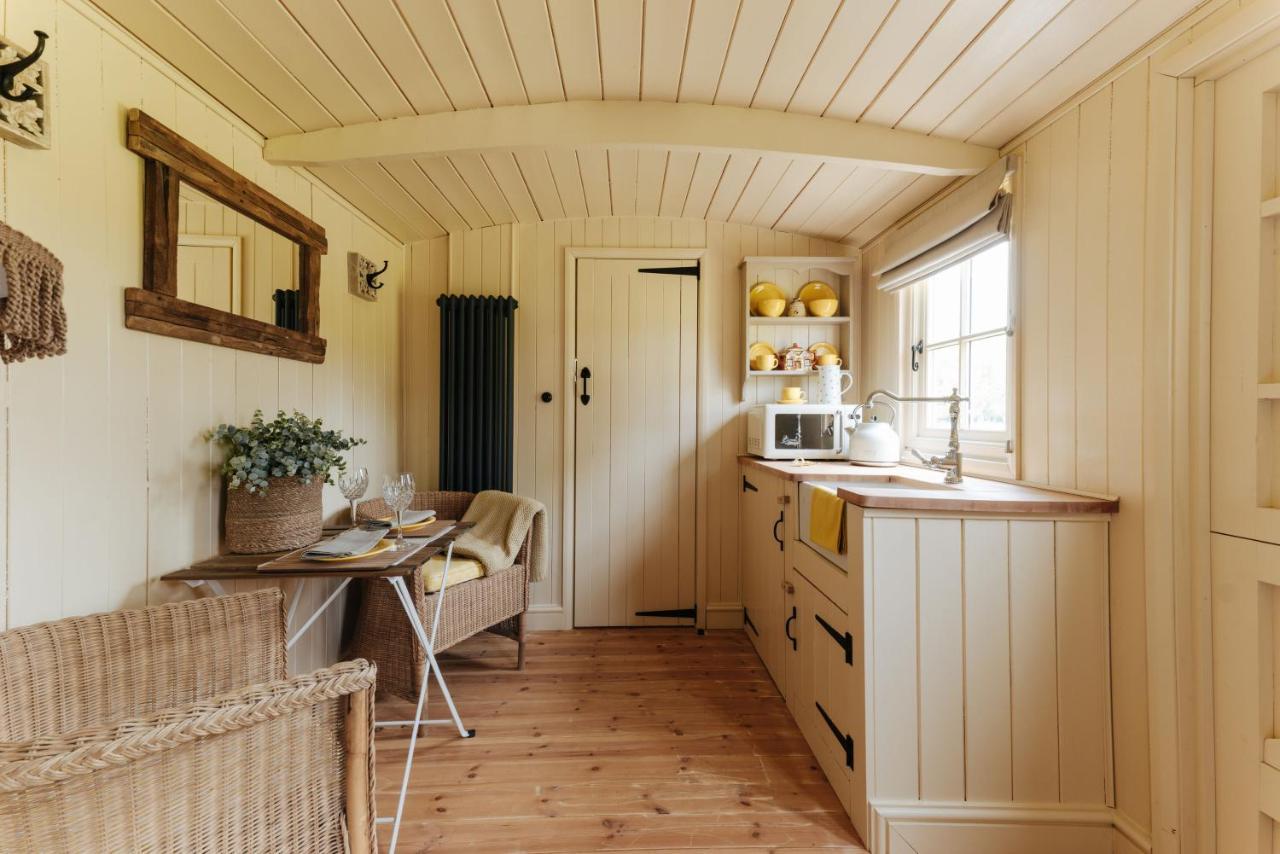 The Shepherds Huts & The Well Lodge At Ormesby Manor Ormesby Saint Michael Dış mekan fotoğraf