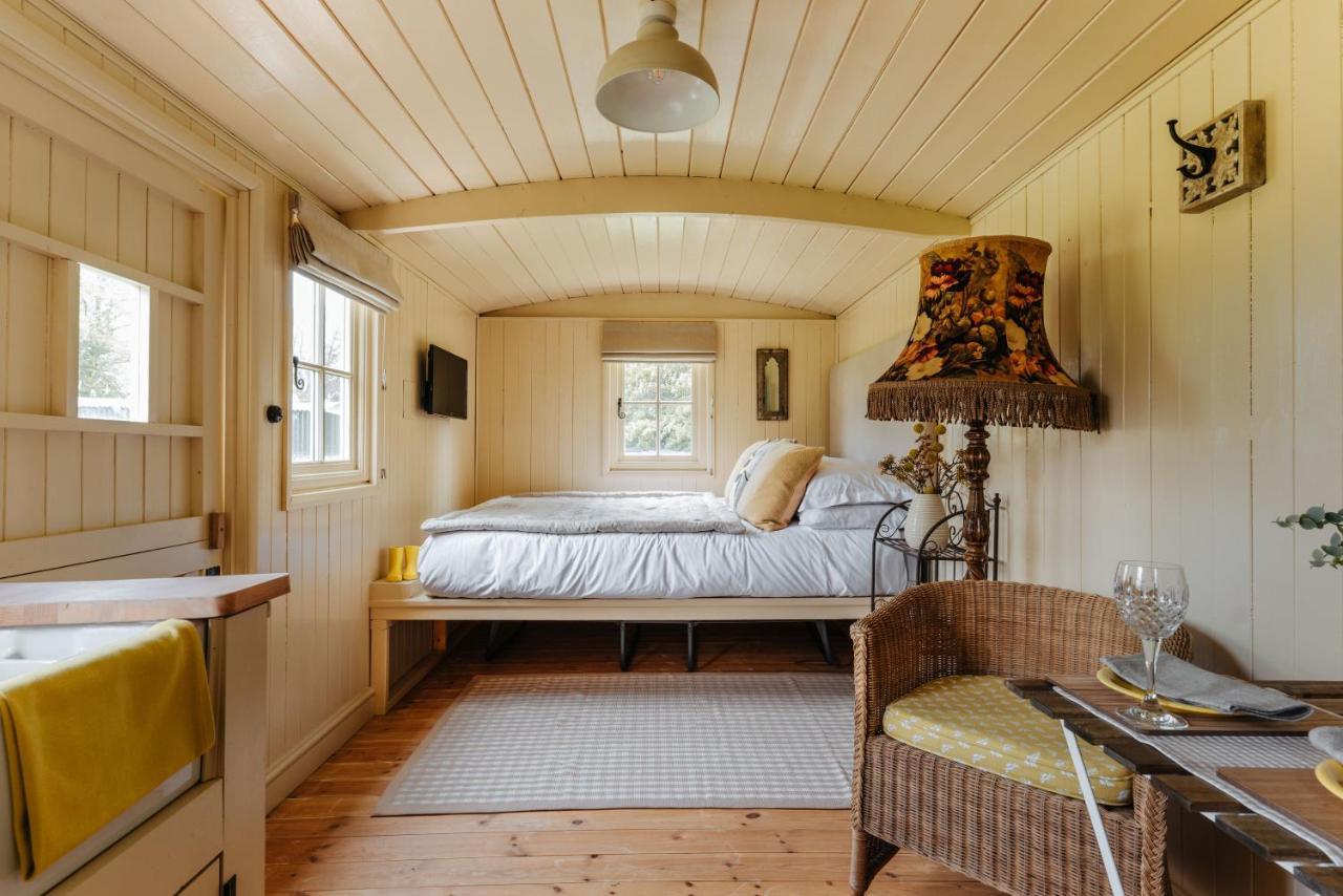 The Shepherds Huts & The Well Lodge At Ormesby Manor Ormesby Saint Michael Dış mekan fotoğraf